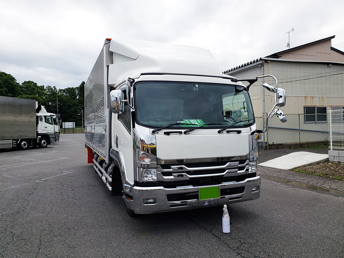 写真：新車　中型車納車