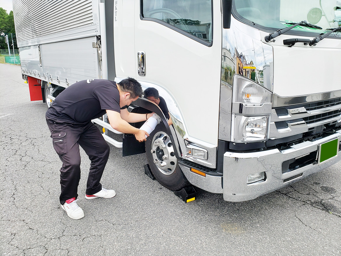 写真：新車　中型車納車