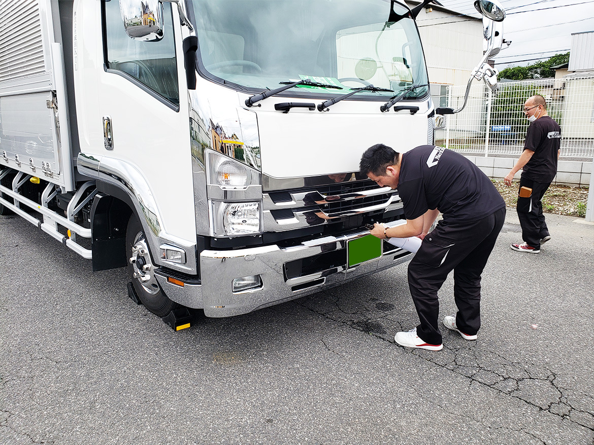 写真：新車　中型車納車