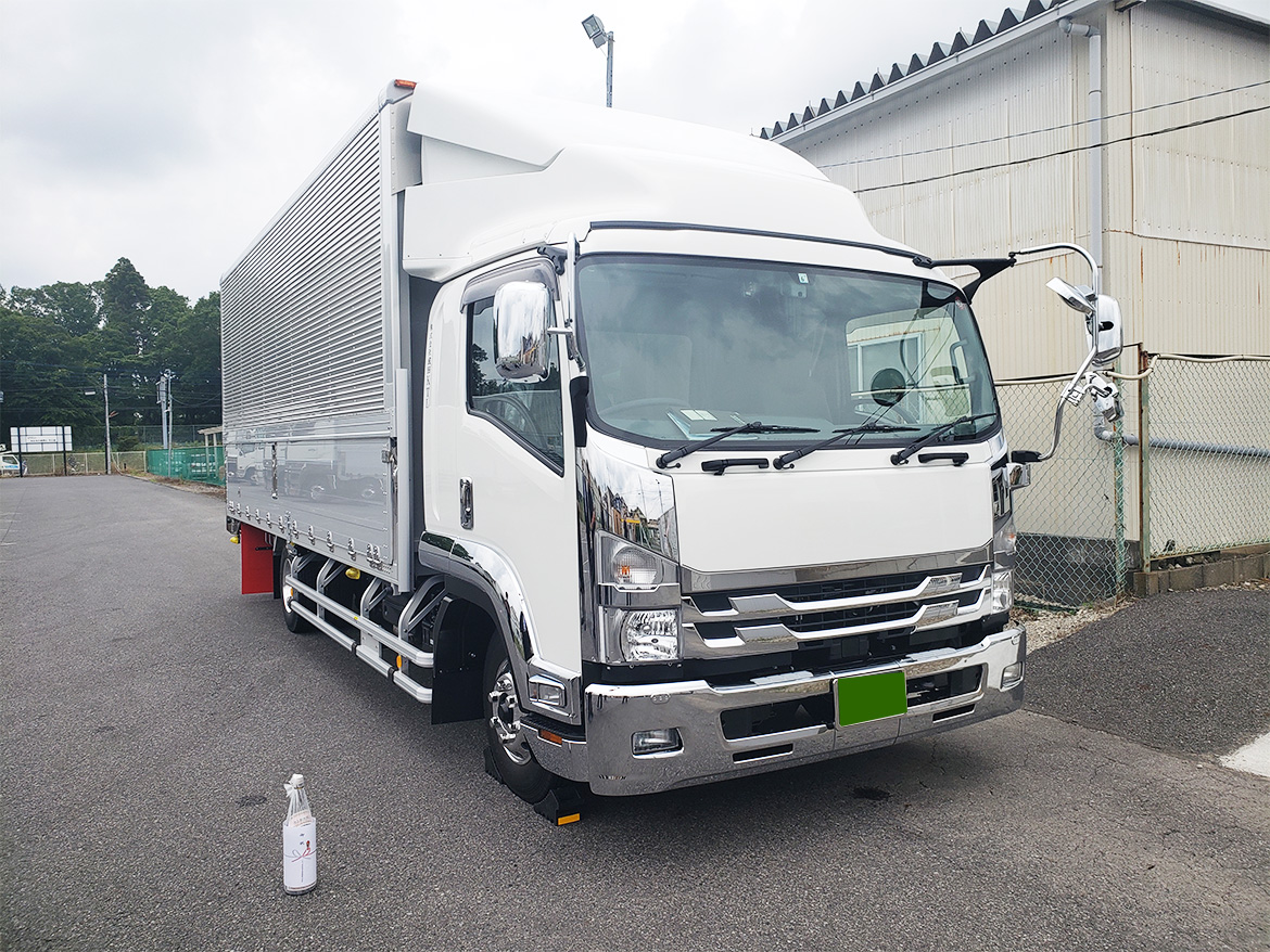 写真：新車　中型車納車