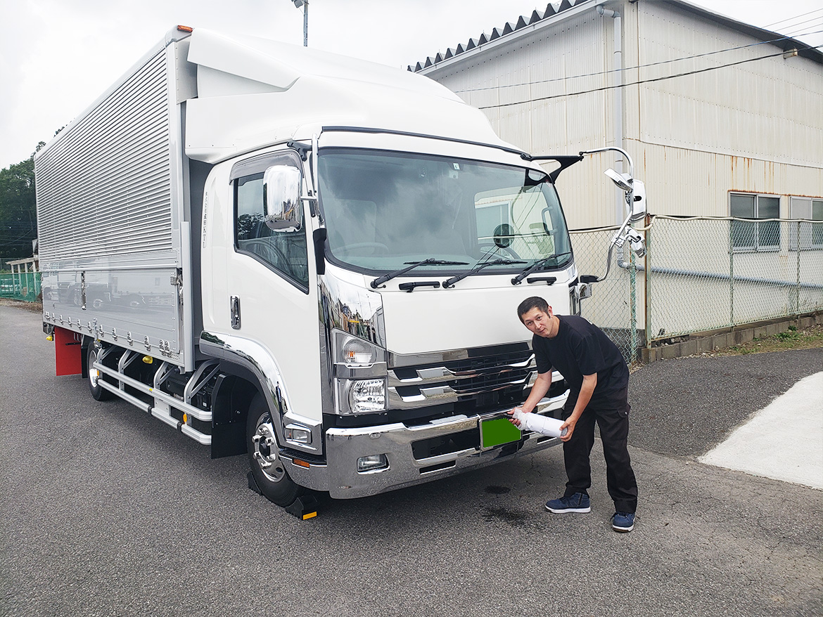 写真：新車　中型車納車