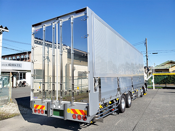 写真：新車 大型車納車